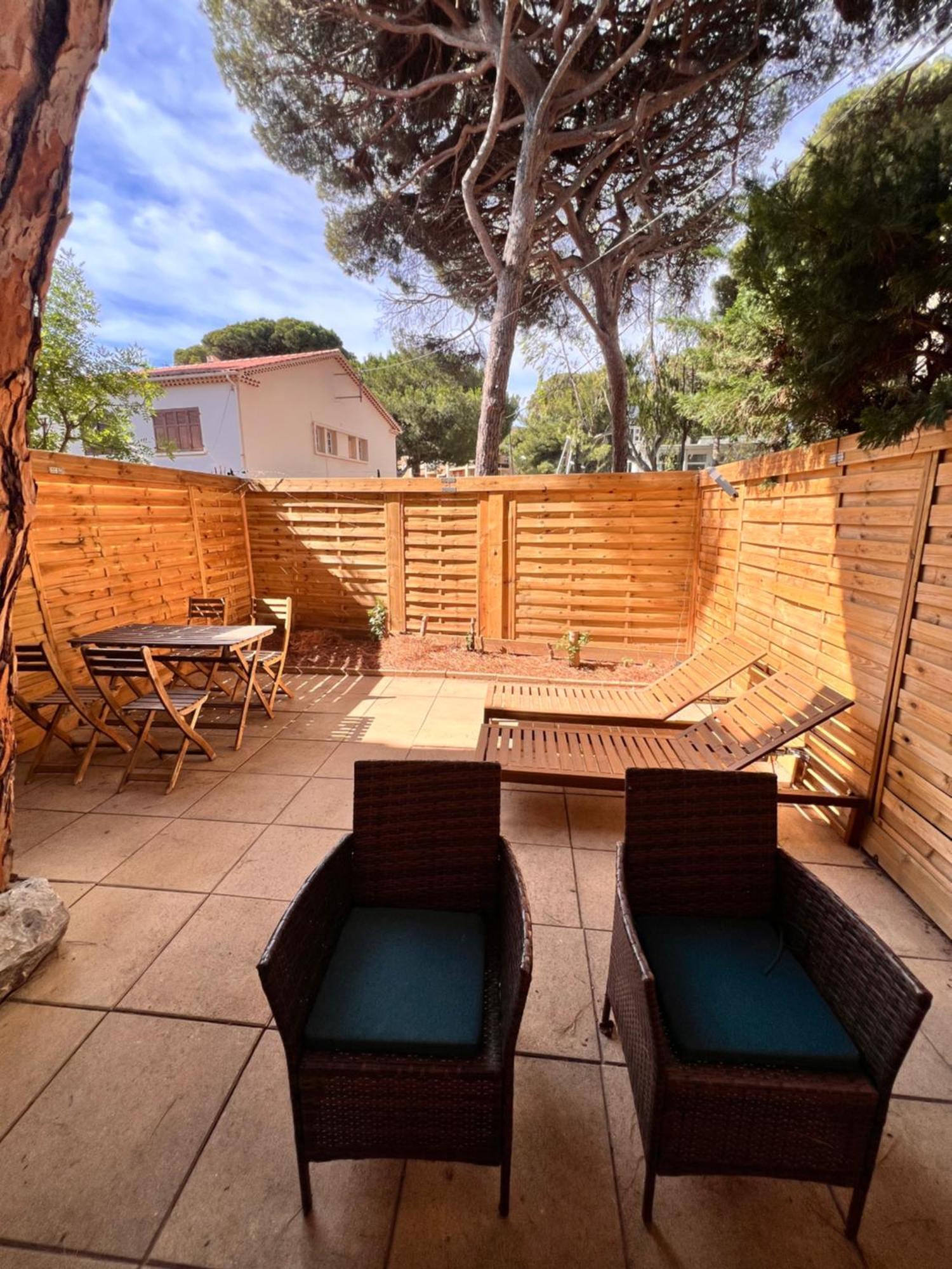 Sympathique Studio En Rez De Jardin Dans Residence Hyères Buitenkant foto